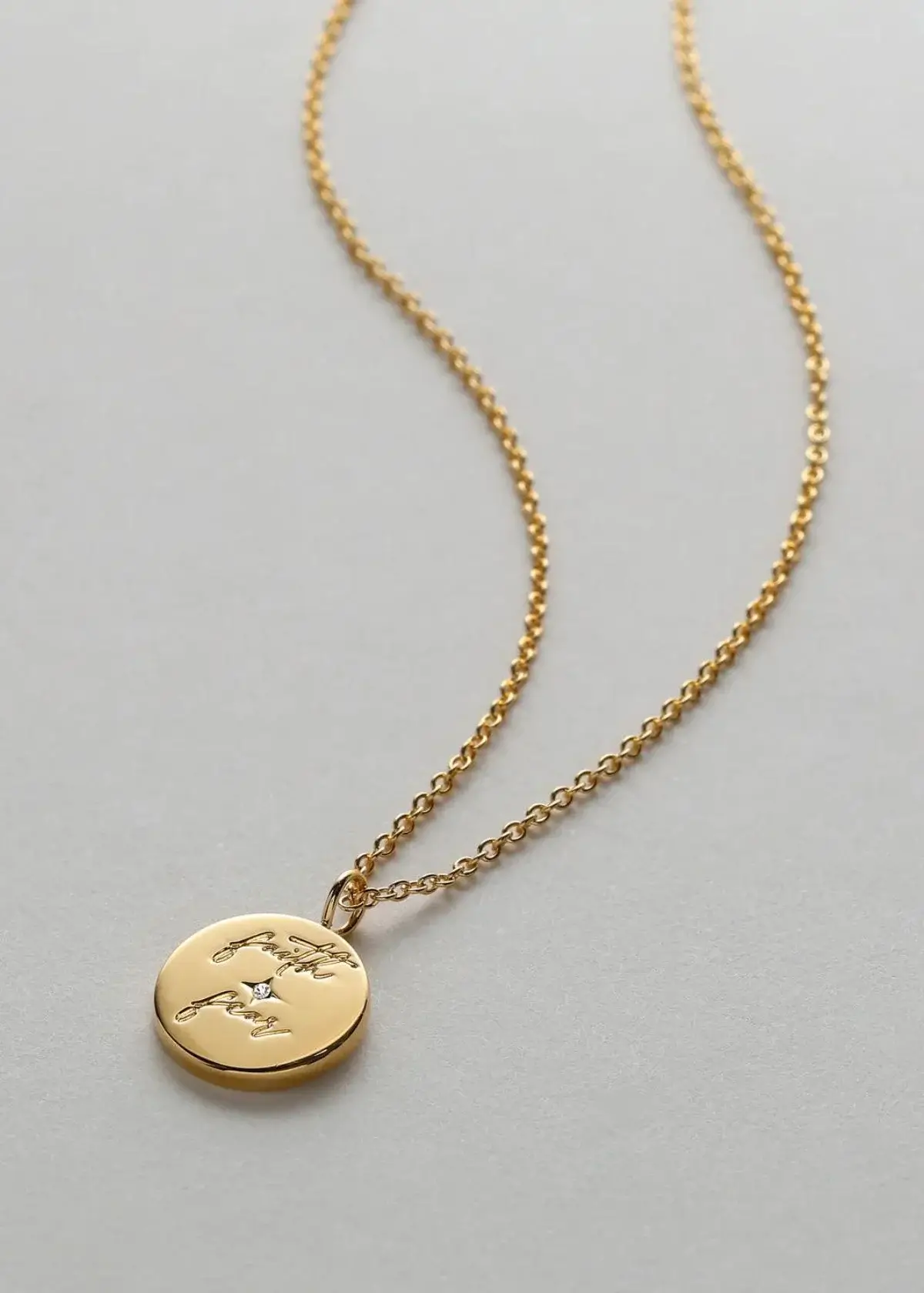 How to Choose the Perfect Faith Over Fear Necklace?