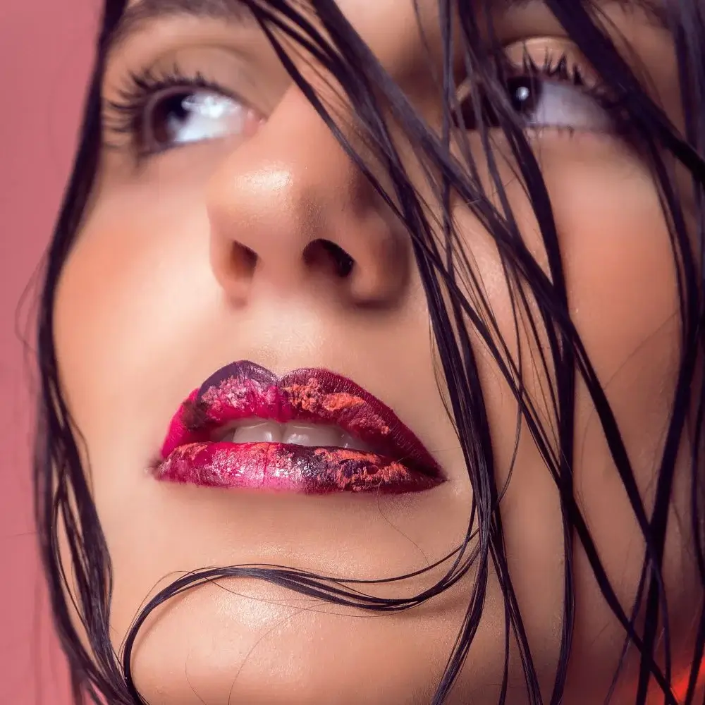 Can lipstick heal dry lips?