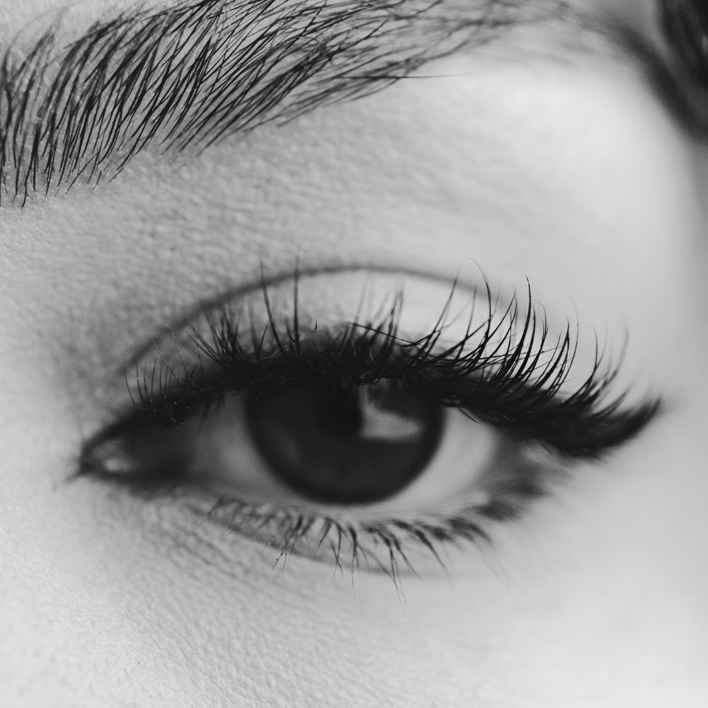 the-pros-and-cons-of-waterproof-clear-mascara