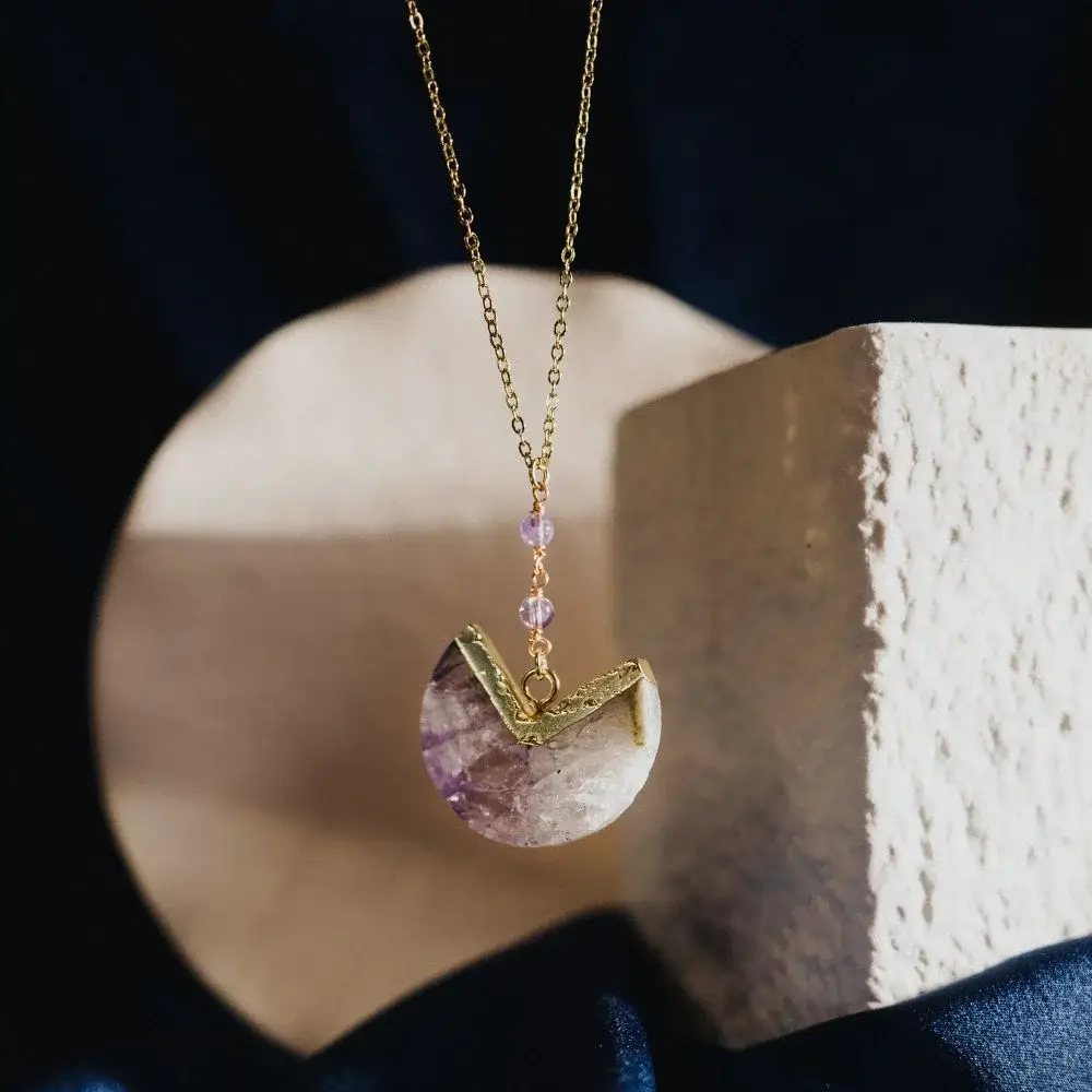 Do geode necklace crack easily?