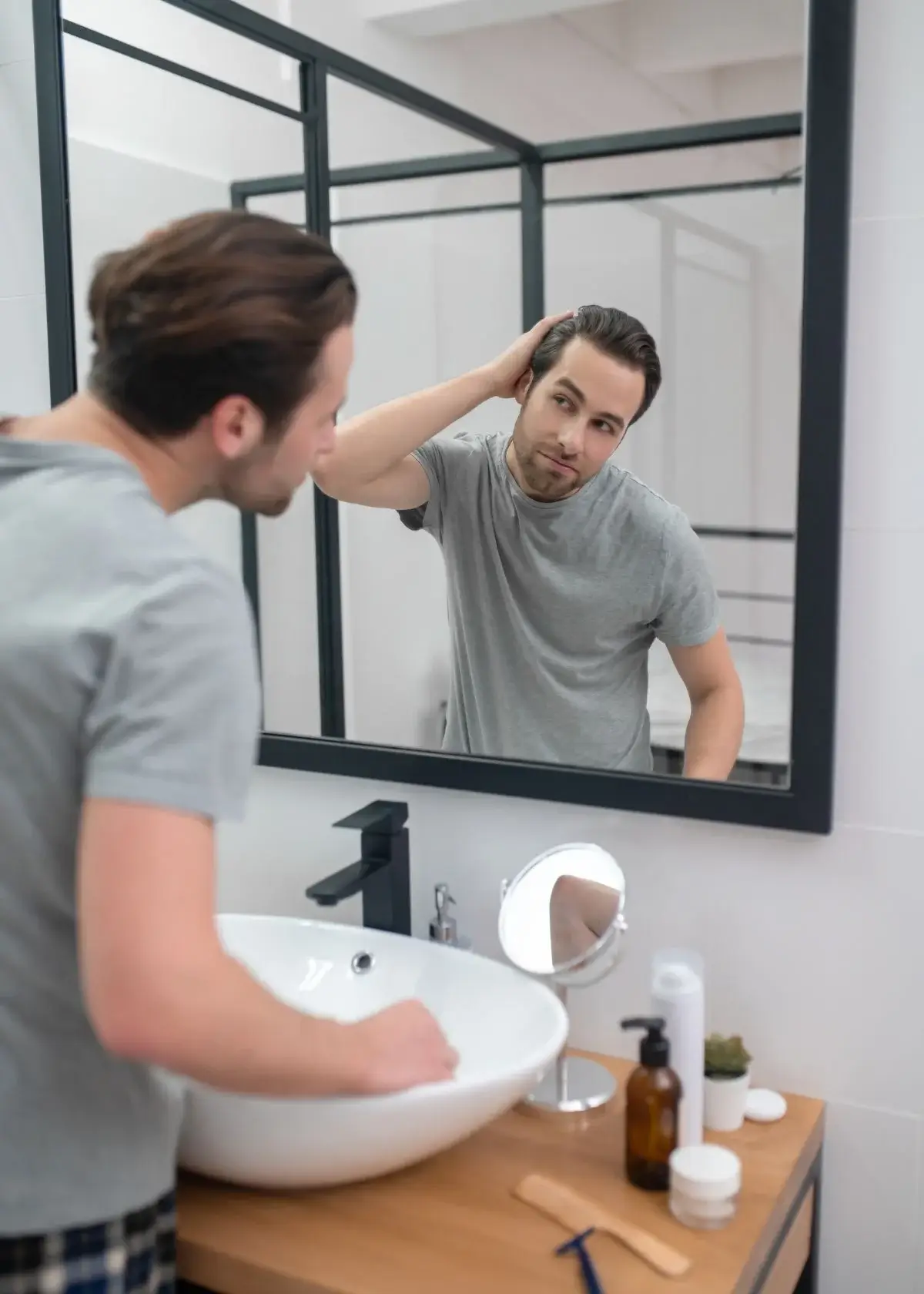 How can a shampoo for thinning hair benefit men experiencing hair loss?