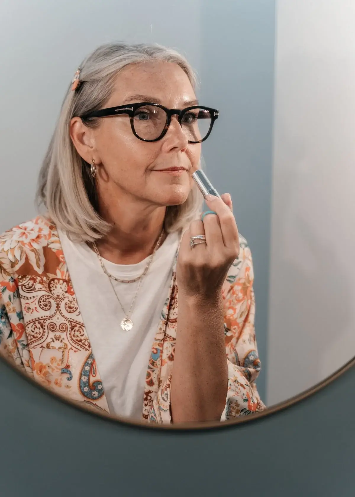How to Choose the Right Lipstick for Older Women?