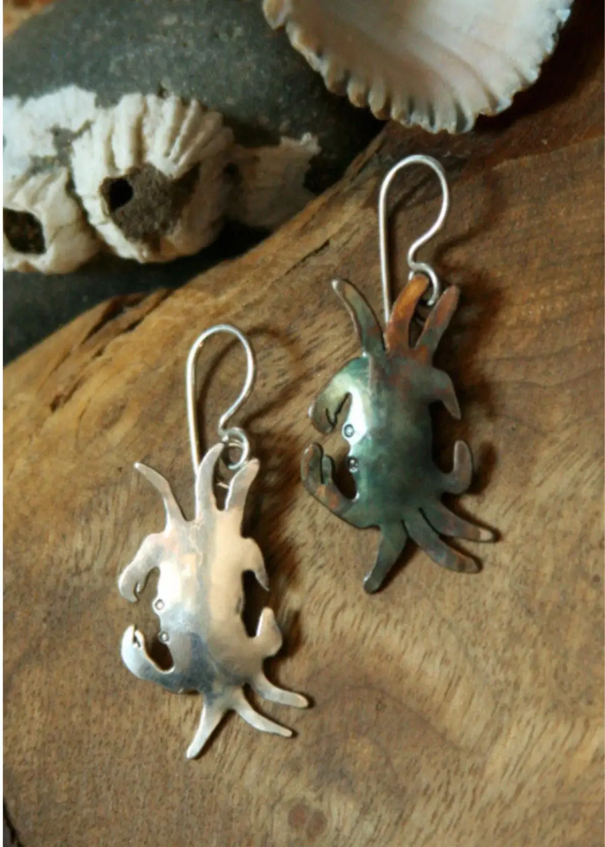What are crab earrings?