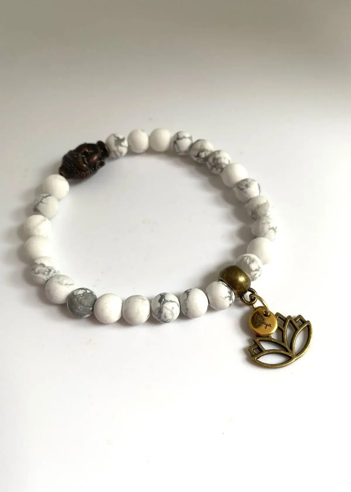 How to choose the right howlite bracelet?