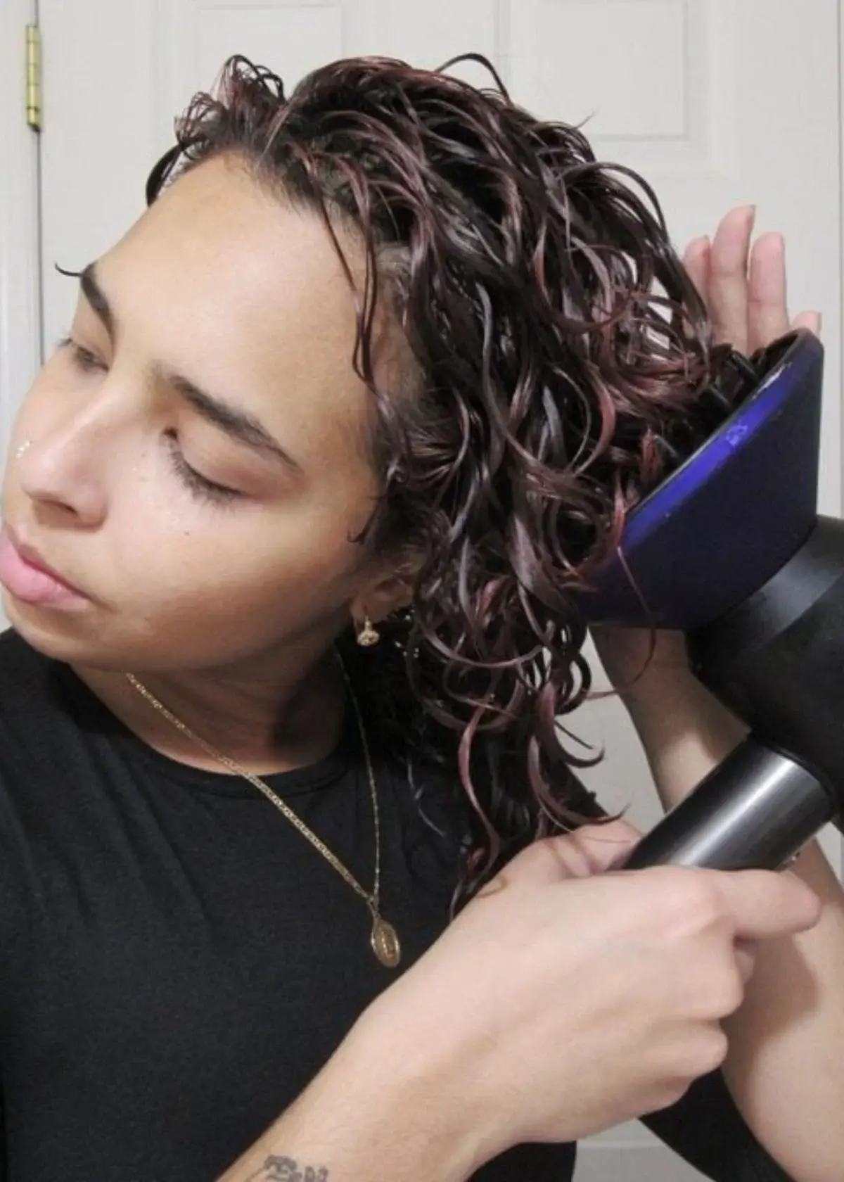 ​​How do I use a blow dryer for curly hair with a diffuser attachment?