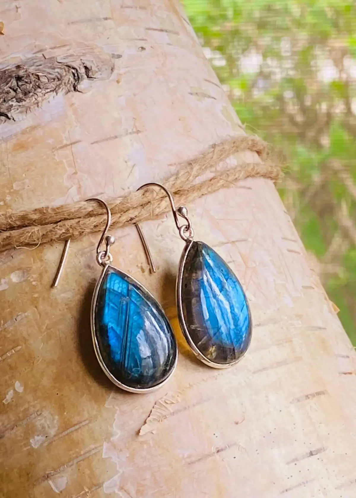 How to choose the right labradorite earrings?