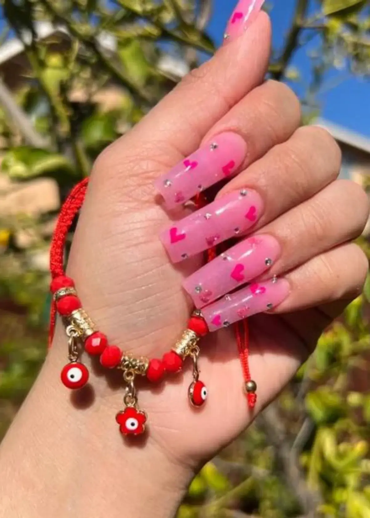 What materials are commonly used to make red Mexican bracelets?