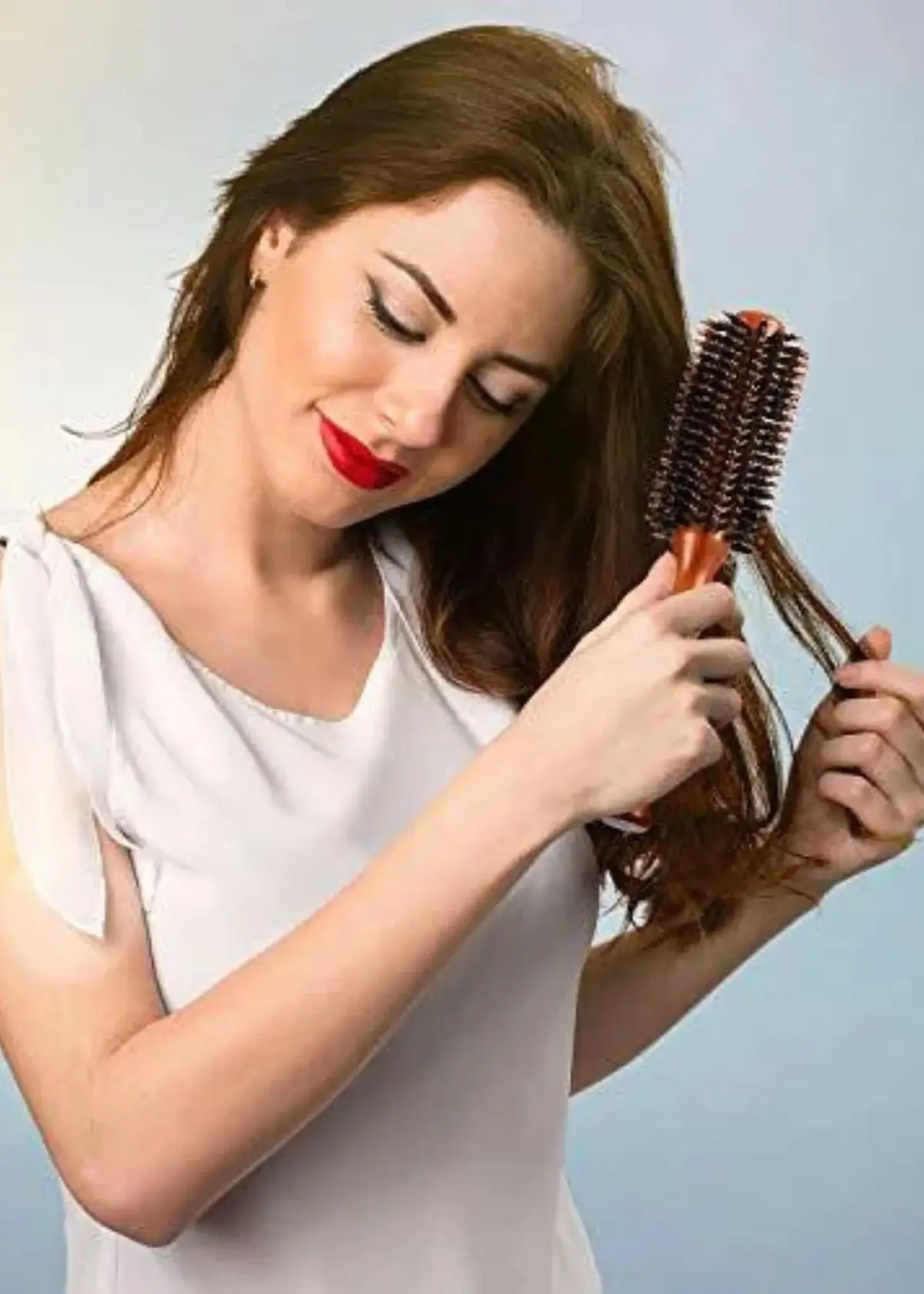 Can a brush stimulate hair growth?