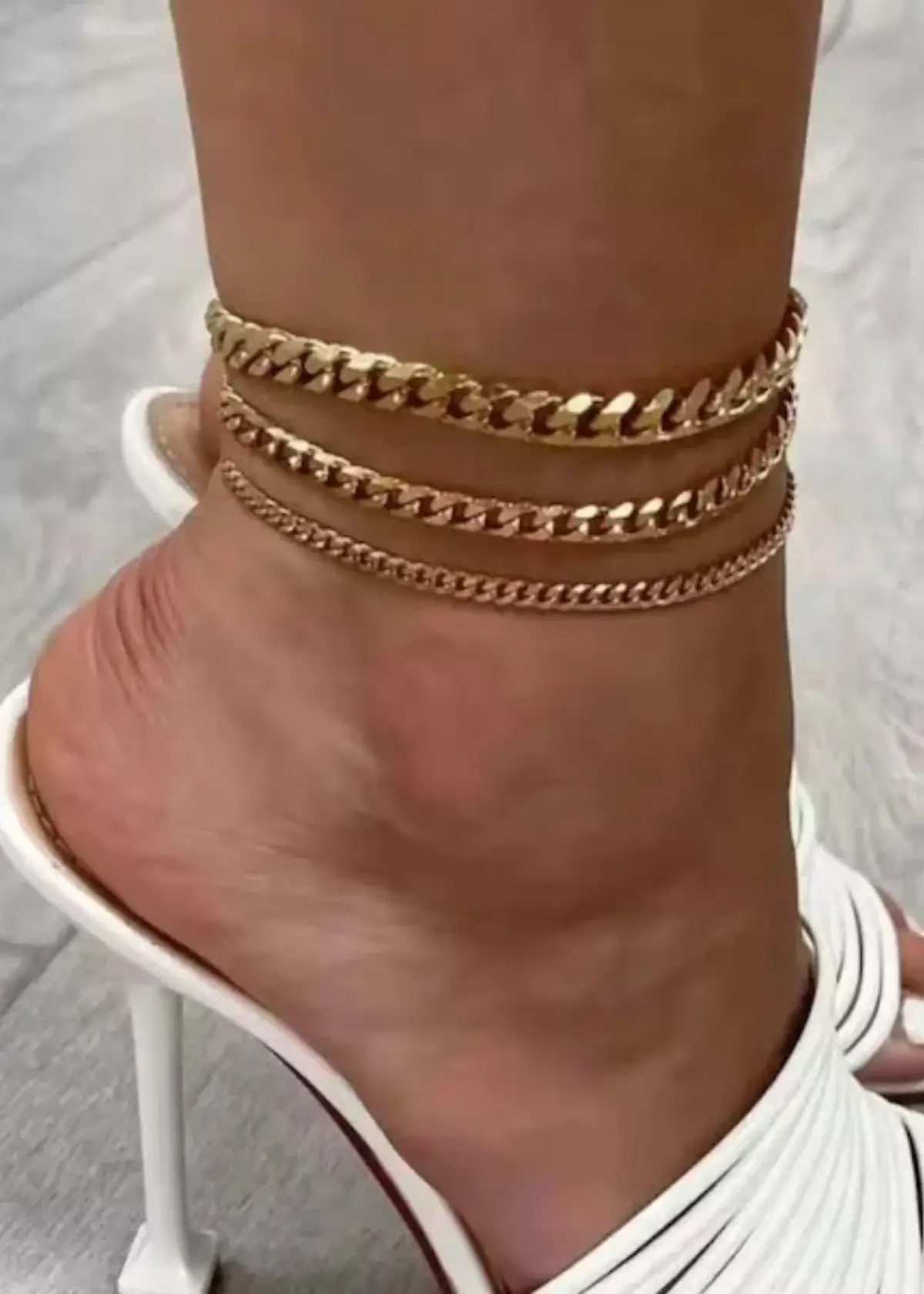What is a gold ankle bracelet?