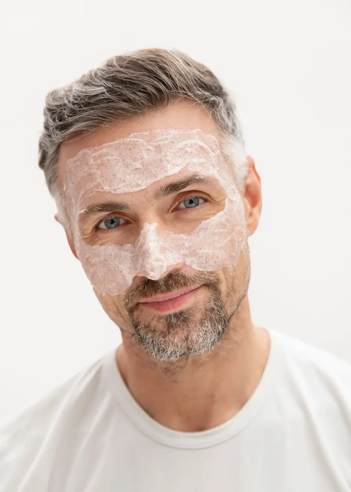 Can a face scrub help to reduce the appearance of scars?
