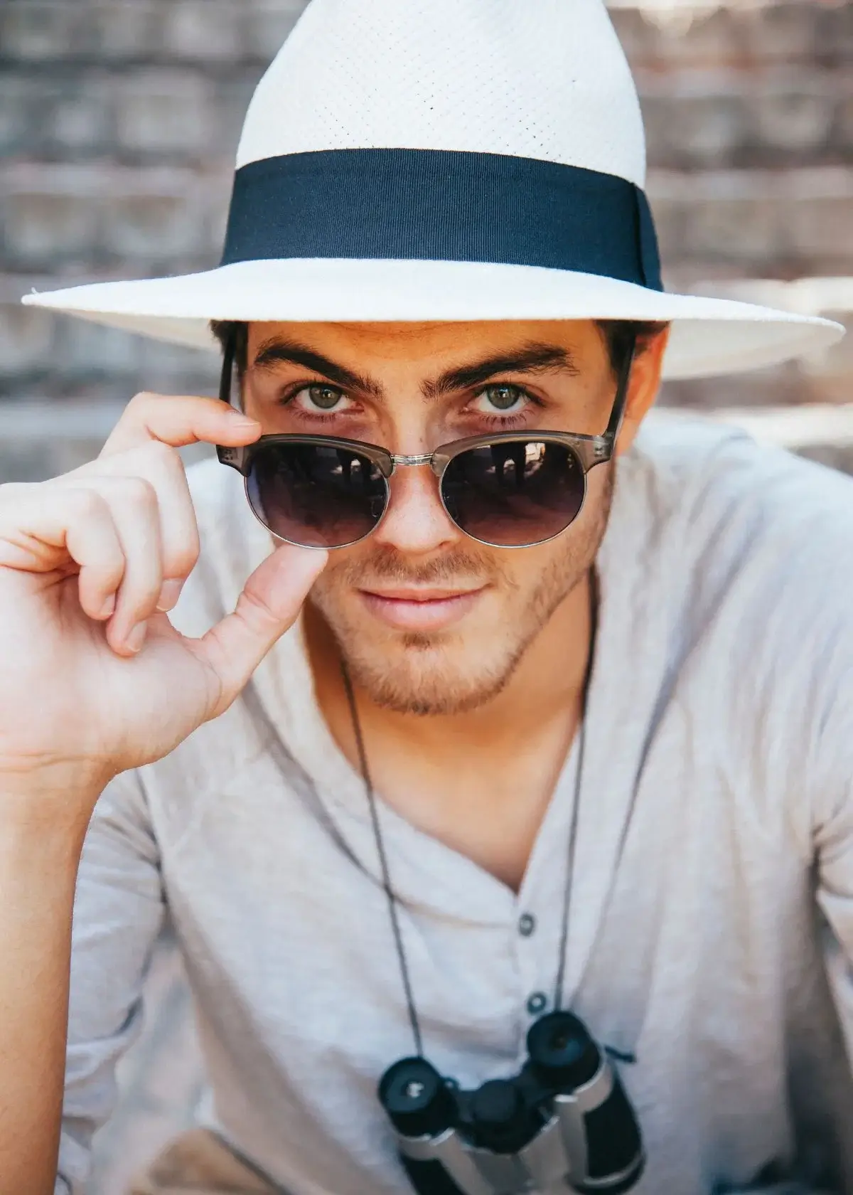 How to choose the best sunglasses for men?
