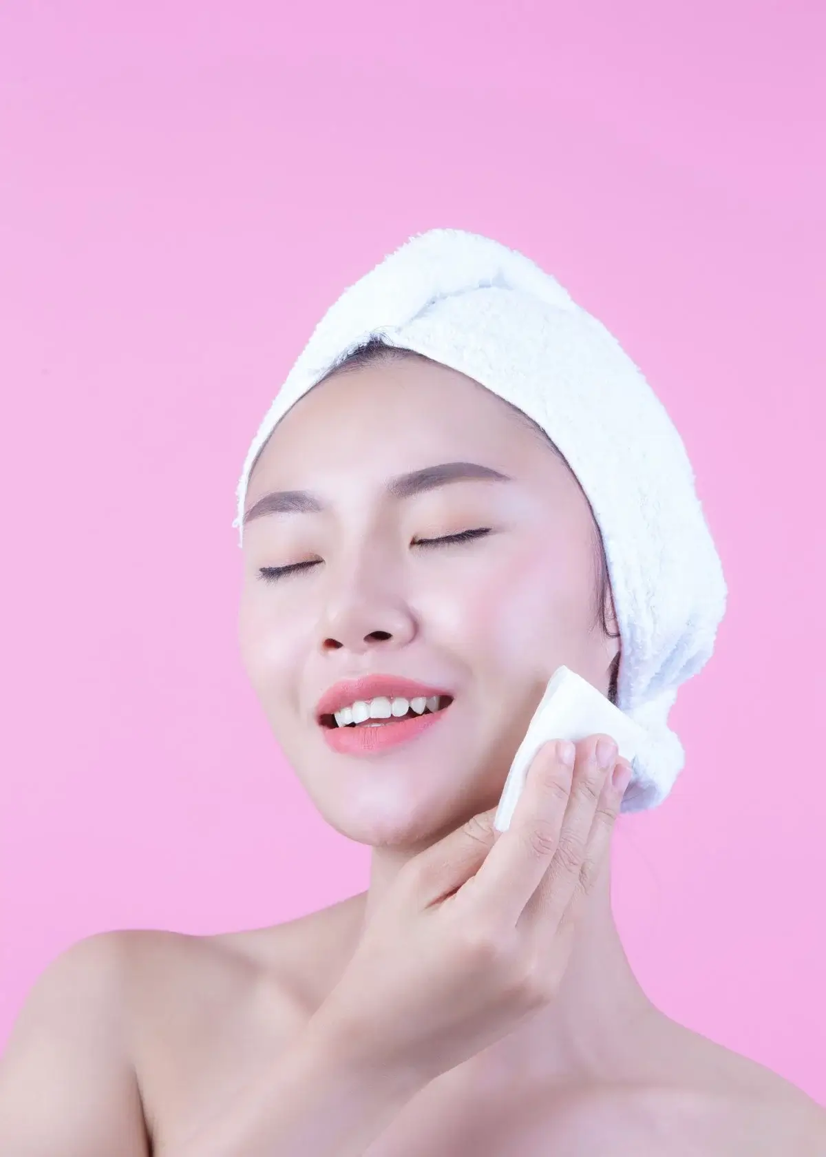 What are the benefits of using face wipes for acne?