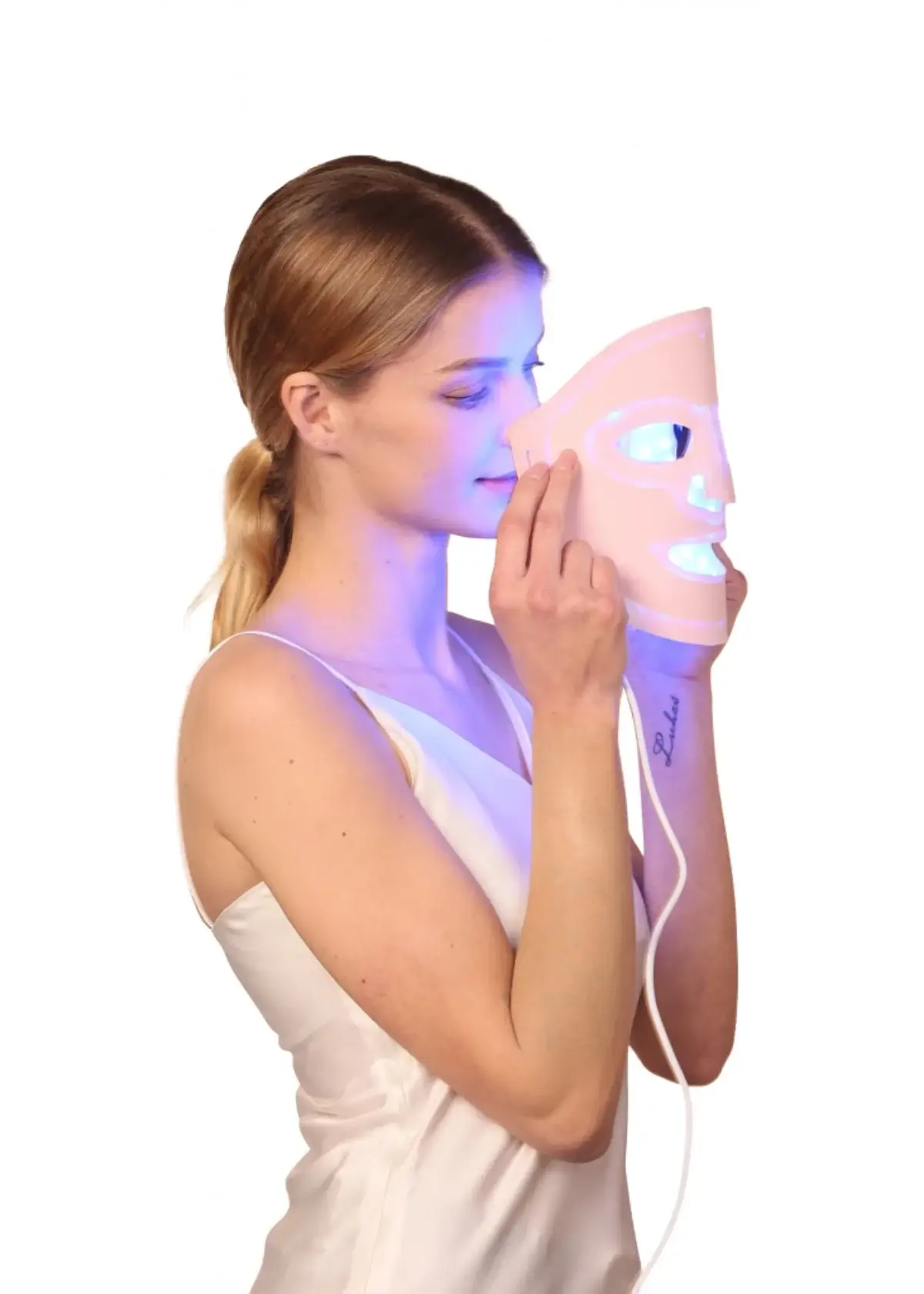 What are the benefits of LED light therapy masks?