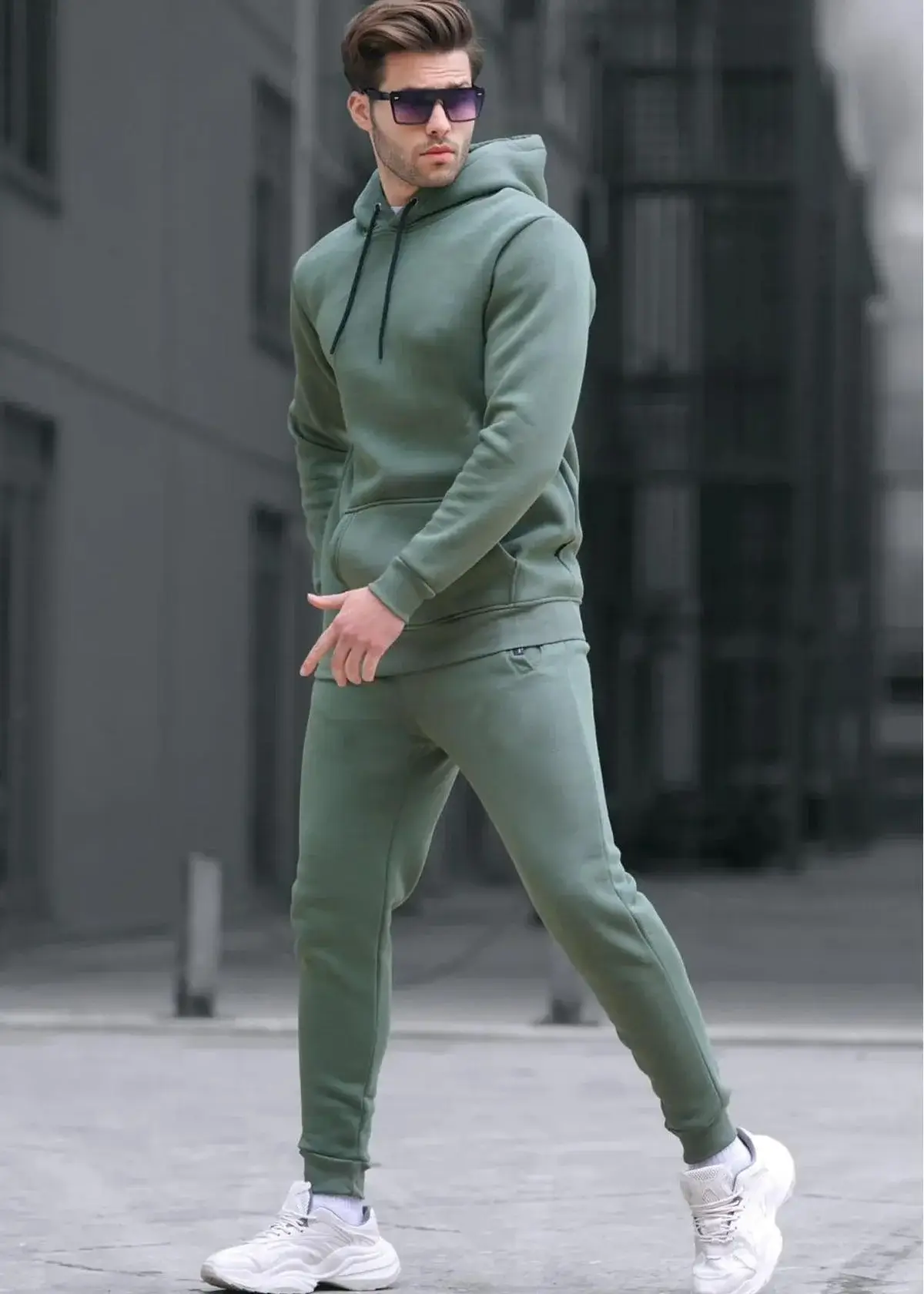 How to choose the right men's sweatsuit set?