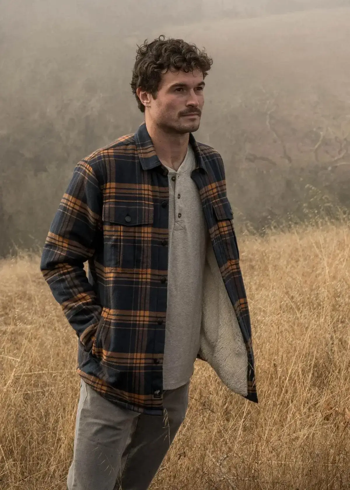 What are the benefits of wearing a men's flannel jacket?