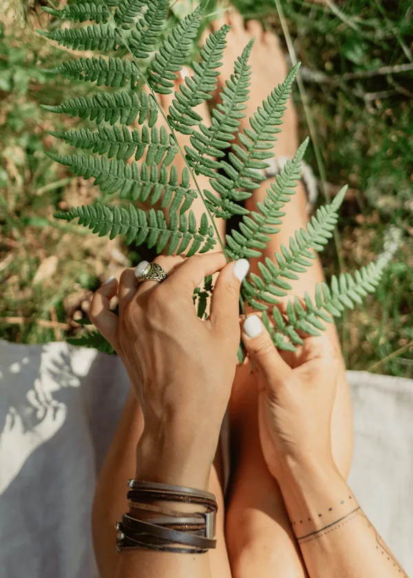 Show Off Your Tan Skin With White Nail Polish