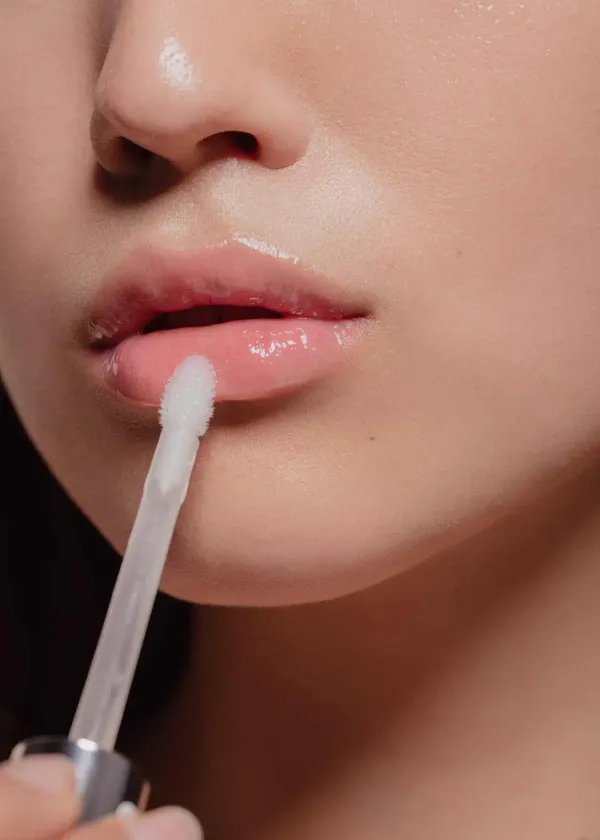 The Ultimate Buyer's Guide to Clear Lip Gloss