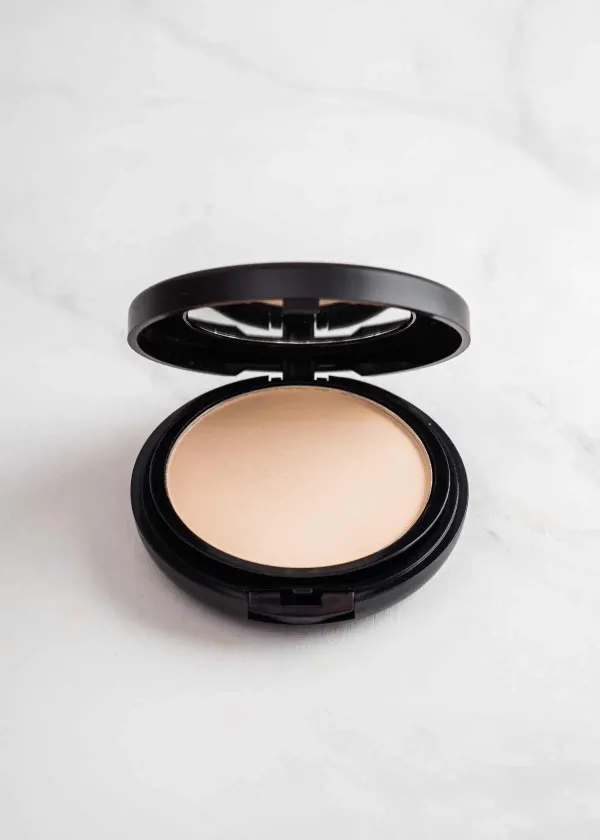 Best Drugstore Powder Foundation: The Ultimate Buyer's Guide