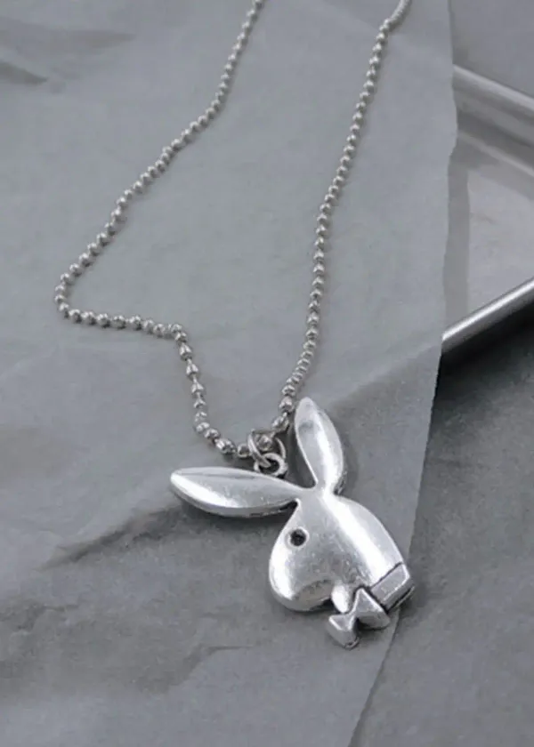 How to choose the right bad bunny necklace?