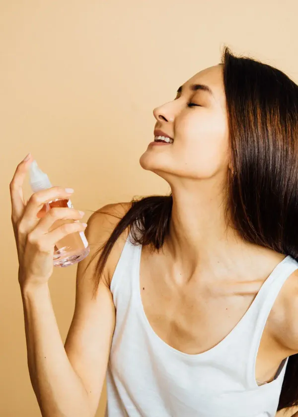 Unleash Your Inner Beauty Queen: The Surprising Benefits of Rose Water for Your Face!