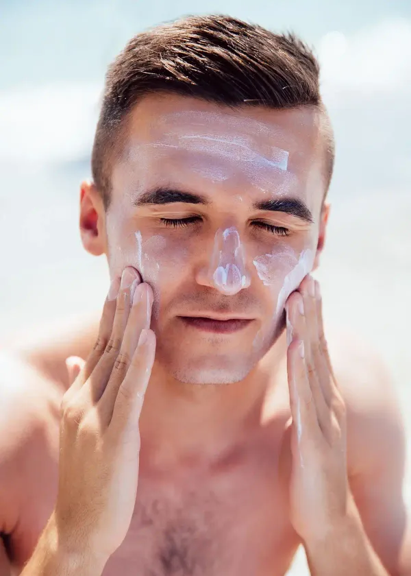 Face the Sun Like a Pro: How to Choose the Best Sunscreen for Men's Skin!