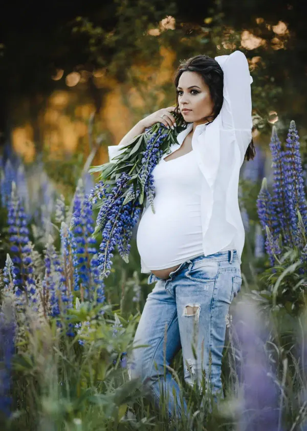 The Ultimate Guide to Maternity Jeans: Which Fabrics Will Keep You Comfy and Stylish!