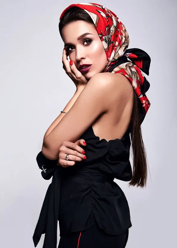 Indulge in the Epitome of Luxury: Premium Silk Scarf for Artful Design Expression and Beauty